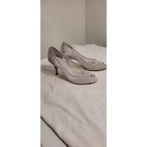 Gold sparkly‎ heels